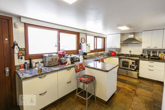 Cozinha de casa para alugar com 3 quartos, 800m² em Vila Assunção, Porto Alegre