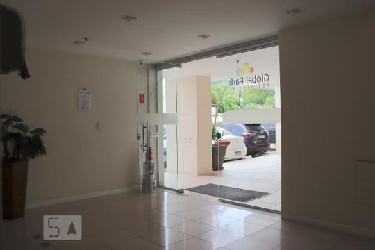 Hall de entrada de apartamento à venda com 2 quartos, 68m² em Jacarepaguá, Rio de Janeiro