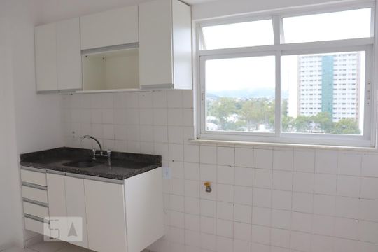 Cozinha de apartamento à venda com 2 quartos, 68m² em Jacarepaguá, Rio de Janeiro