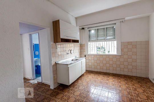 Cozinha de apartamento para alugar com 1 quarto, 40m² em Bela Vista, São Paulo