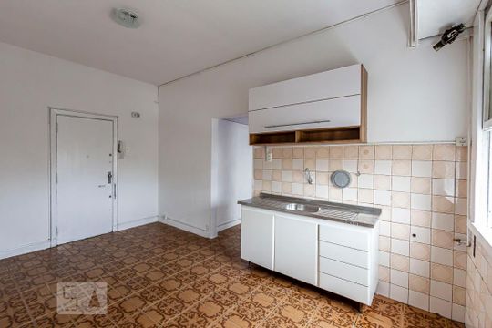 Cozinha de apartamento para alugar com 1 quarto, 40m² em Bela Vista, São Paulo