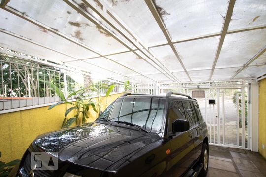 Garagem de casa à venda com 2 quartos, 135m² em Vila Ester (zona Norte), São Paulo