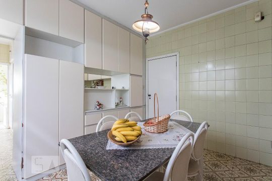 Cozinha de casa à venda com 3 quartos, 580m² em Vila Bertioga, São Paulo