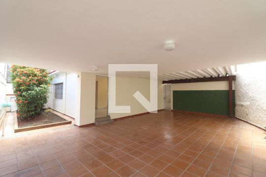 Garagem  de casa à venda com 3 quartos, 220m² em Vila Bandeirantes, São Paulo