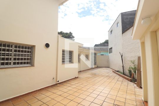 Quintal  de casa à venda com 3 quartos, 220m² em Vila Bandeirantes, São Paulo