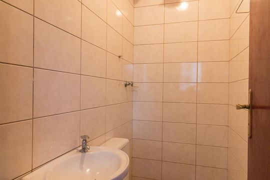 Banheiro de serviço de apartamento à venda com 4 quartos, 165m² em Camargos, Guarulhos