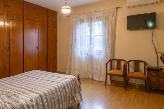 Suíte de casa à venda com 3 quartos, 300m² em Vila Romana, São Paulo