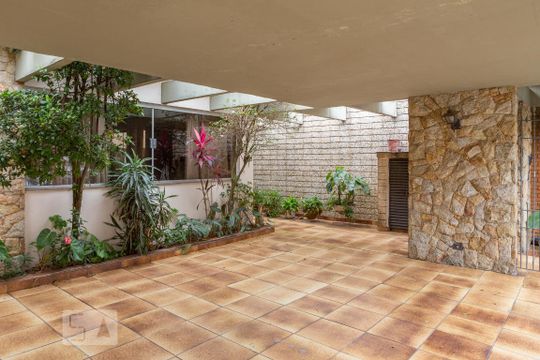 Garagem de casa à venda com 3 quartos, 300m² em Vila Romana, São Paulo