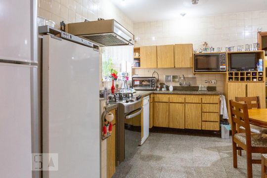 Cozinha de casa à venda com 3 quartos, 300m² em Vila Romana, São Paulo