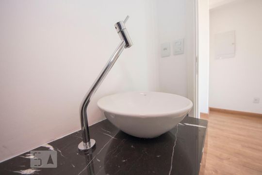 Lavabo de apartamento à venda com 1 quarto, 51m² em Petrópolis, Porto Alegre