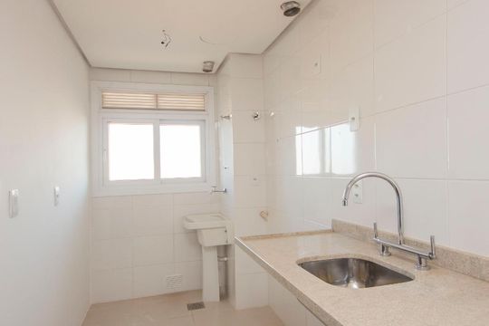 Cozinha com churrasqueira de apartamento à venda com 1 quarto, 51m² em Petrópolis, Porto Alegre