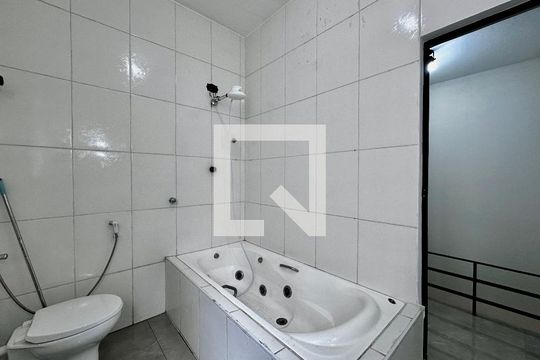 Banheiro de casa à venda com 2 quartos, 140m² em Vila Gertrudes, São Paulo