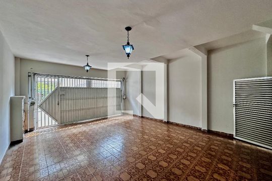 Garagem de casa à venda com 2 quartos, 140m² em Vila Gertrudes, São Paulo