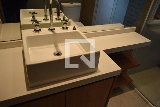 Banheiro de kitnet/studio para alugar com 1 quarto, 55m² em Jardim Paulista, São Paulo