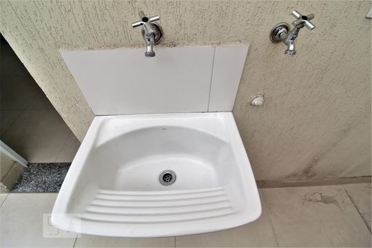 Área serviço de kitnet/studio para alugar com 1 quarto, 40m² em Nova Gerty, São Caetano do Sul