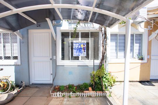 Plaquinha de casa de condomínio para alugar com 2 quartos, 77m² em Rio Branco, Canoas