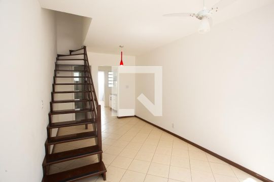 Casa de Condomínio para alugar com 2 quartos, 77m² em Rio Branco, Canoas