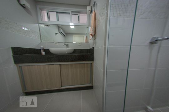 Banheiro Corredor de apartamento à venda com 2 quartos, 94m² em Vila Izabel, Curitiba