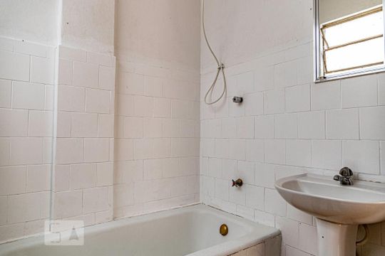Banheiro de apartamento à venda com 2 quartos, 63m² em Vila Buarque, São Paulo