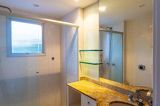 Banheiro Social de apartamento à venda com 3 quartos, 130m² em Ingá, Niterói