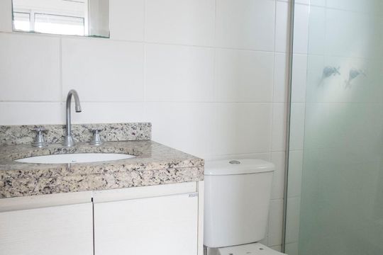 Banheiro da Suíte de apartamento à venda com 3 quartos, 70m² em Teresópolis, Porto Alegre