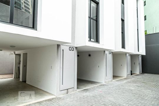 Área comum de casa de condomínio para alugar com 2 quartos, 100m² em Real Parque, São Paulo