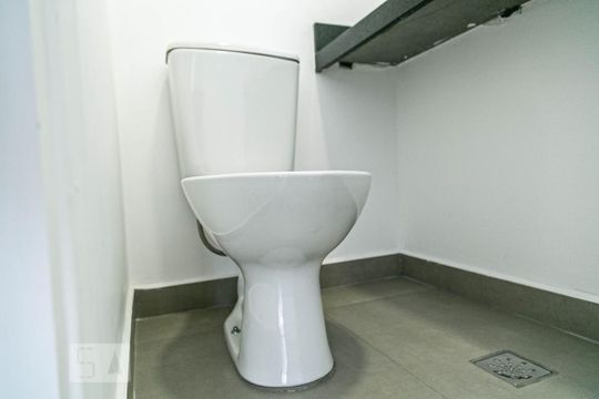 Lavabo de casa de condomínio para alugar com 2 quartos, 100m² em Real Parque, São Paulo