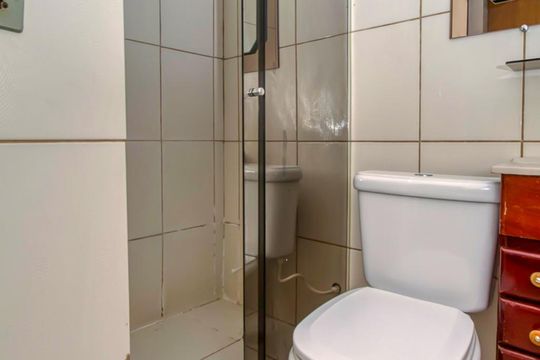 Banheiro de apartamento à venda com 2 quartos, 61m² em Campo Comprido, Curitiba