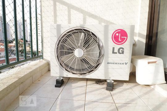 Sacada - aquecedor de apartamento para alugar com 2 quartos, 75m² em Saúde, São Paulo