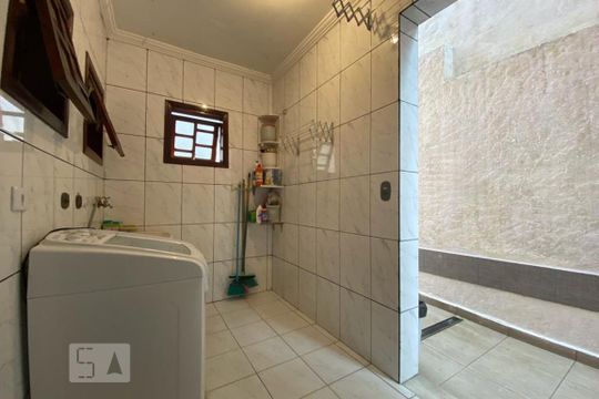 Área de Serviço de casa para alugar com 4 quartos, 143m² em Vila Suzana, São Paulo