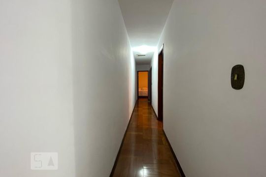 Corredor de casa para alugar com 4 quartos, 143m² em Vila Suzana, São Paulo