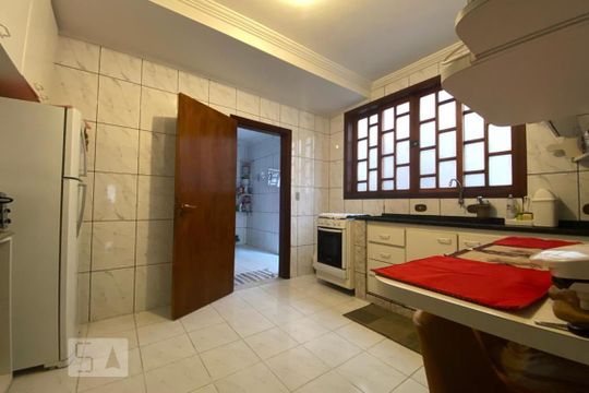 Cozinha de casa para alugar com 4 quartos, 143m² em Vila Suzana, São Paulo