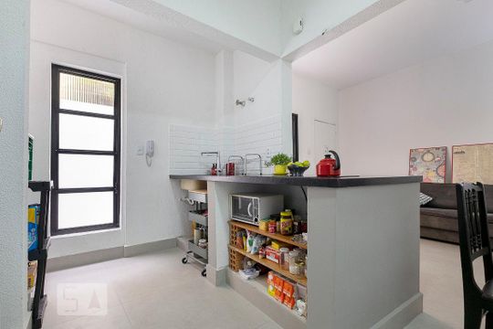 Cozinha de apartamento para alugar com 2 quartos, 87m² em Pinheiros, São Paulo