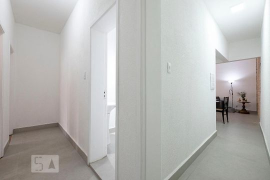 Corredor de apartamento para alugar com 2 quartos, 87m² em Pinheiros, São Paulo