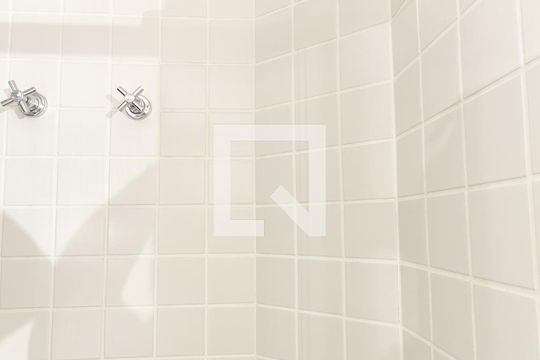Banheiro de apartamento para alugar com 1 quarto, 44m² em Vila Nova Conceição, São Paulo