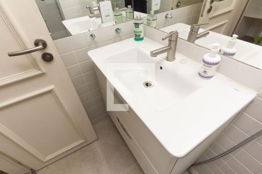 Banheiro de apartamento para alugar com 1 quarto, 44m² em Vila Nova Conceição, São Paulo