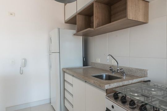 Cozinha de apartamento para alugar com 1 quarto, 50m² em Vila Cordeiro, São Paulo