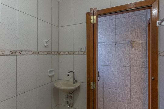 Banheiro de casa para alugar com 1 quarto, 60m² em Vila Carolina, São Paulo