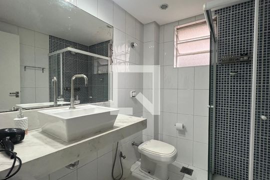 Banheiro de apartamento à venda com 2 quartos, 95m² em Cerqueira César, São Paulo