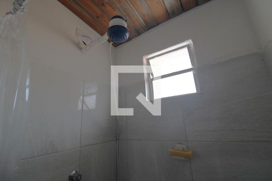 Chuveiro de casa para alugar com 1 quarto, 29m² em Vila Arriete, São Paulo