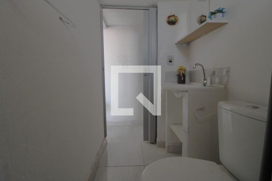 Banheiro de casa para alugar com 1 quarto, 29m² em Vila Arriete, São Paulo
