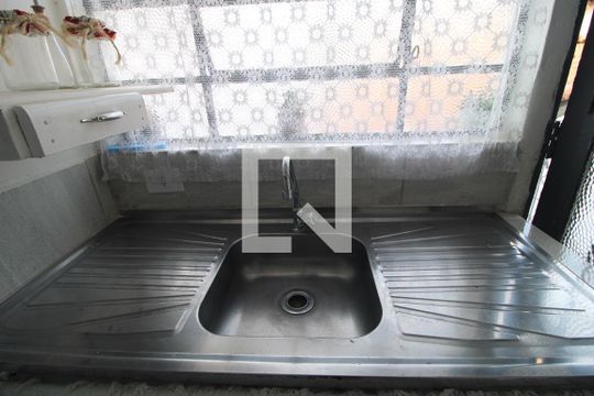 Pia da cozinha de casa para alugar com 1 quarto, 29m² em Vila Arriete, São Paulo