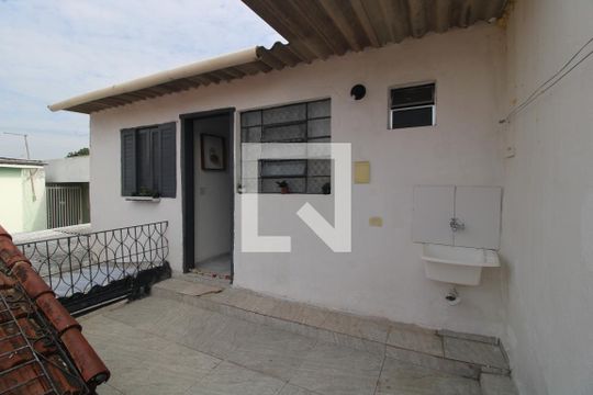 Frente da casa de casa para alugar com 1 quarto, 29m² em Vila Arriete, São Paulo