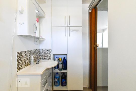 Banheiro de apartamento para alugar com 1 quarto, 45m² em Bela Vista, São Paulo