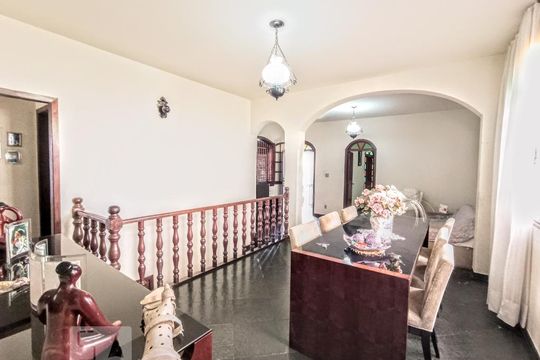 Casa à venda com 3 quartos, 240m² em Santa Amelia, Belo Horizonte