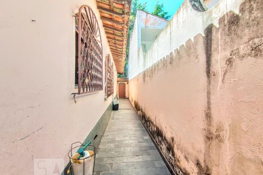 Casa à venda com 3 quartos, 240m² em Santa Amelia, Belo Horizonte