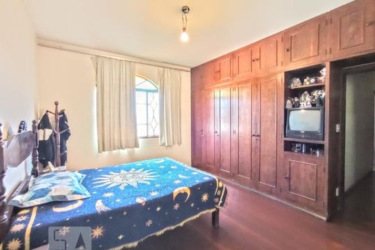 Casa à venda com 3 quartos, 240m² em Santa Amelia, Belo Horizonte