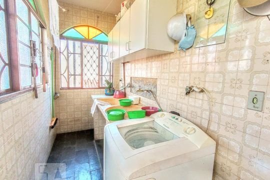 Casa à venda com 3 quartos, 240m² em Santa Amelia, Belo Horizonte