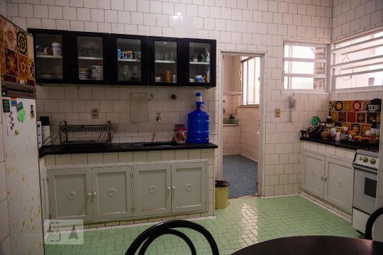 Cozinha de apartamento à venda com 3 quartos, 110m² em Copacabana, Rio de Janeiro
