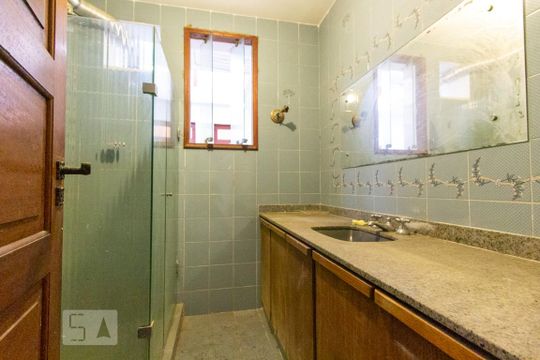 Banheiro Corredor 1º Andar de casa à venda com 5 quartos, 180m² em Glória, Rio de Janeiro